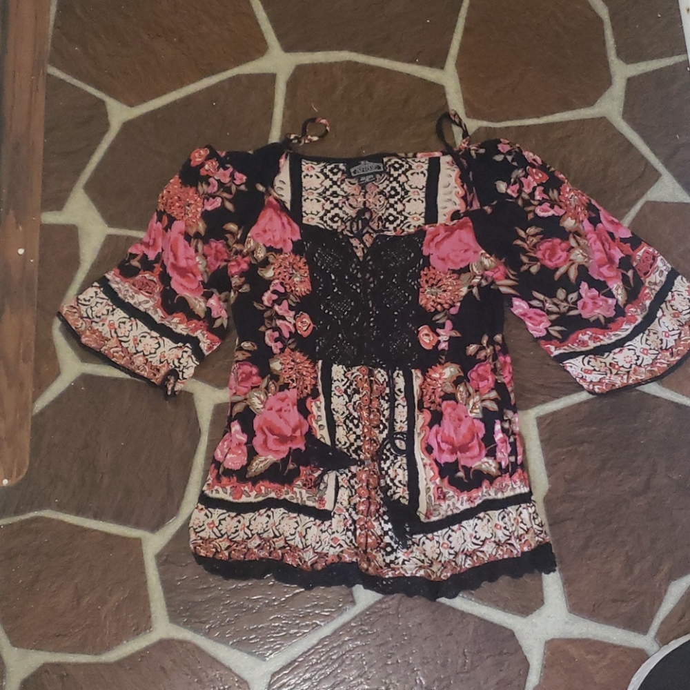 Angie top size medium
